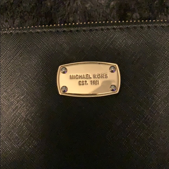 Michael Kors black crossbody bag - Picture 2 of 4